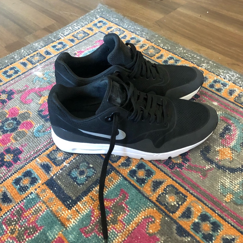 Nike Aie Max Sneakers - Picture 2 of 4